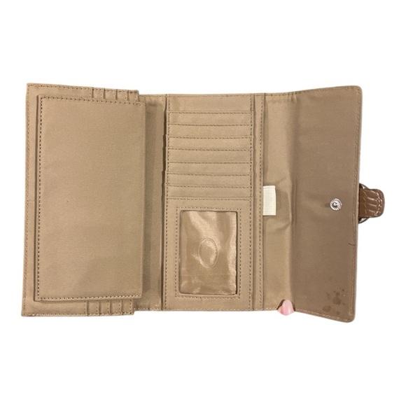 Elegant Tan Croc-Embossed Clutch - Picture 3 of 3